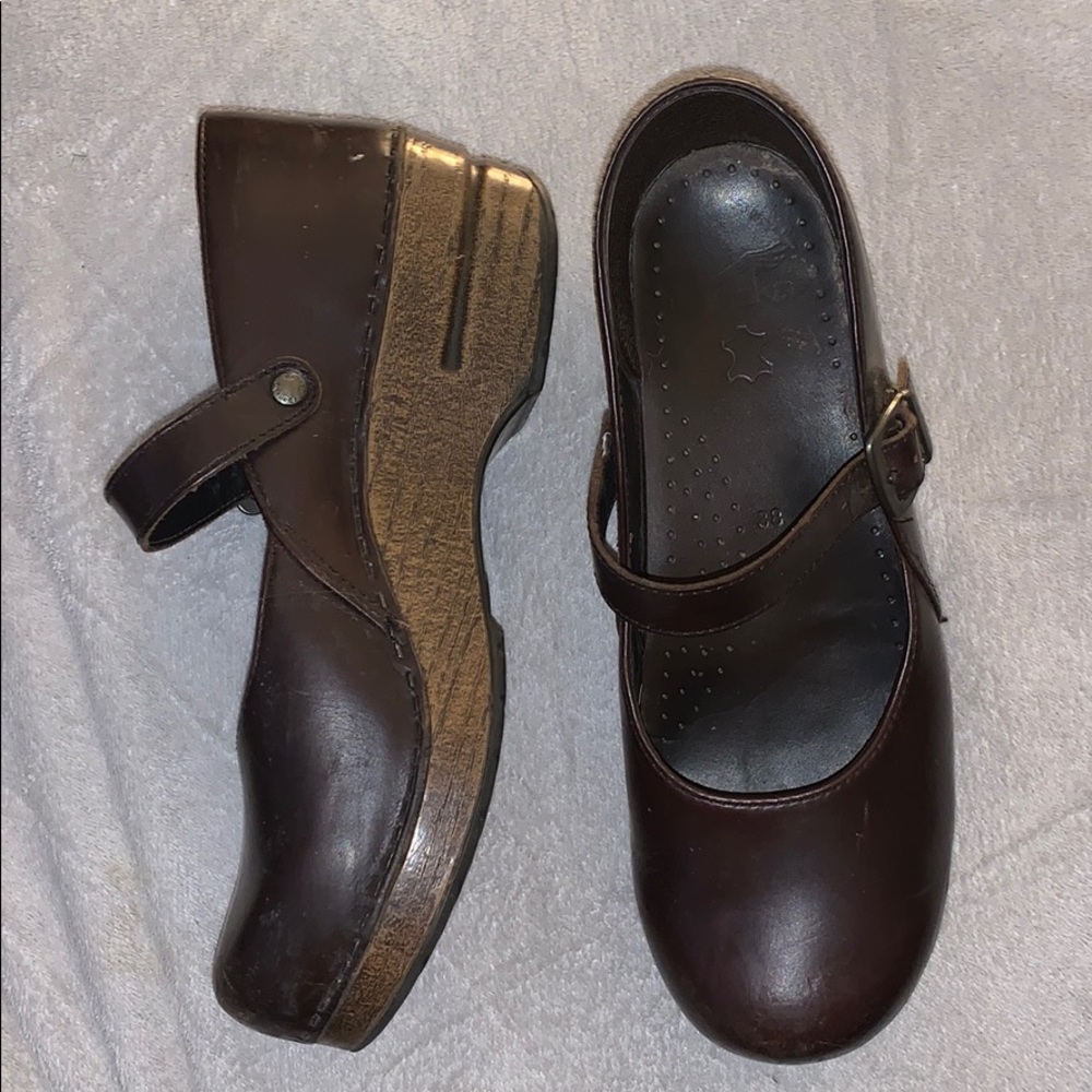 Maroon Dansko barely worn size 38/7.5 8
